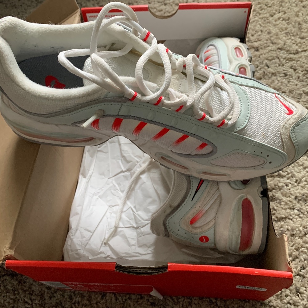 Worn a few times. Nike air max tailwind 4 size 9.5